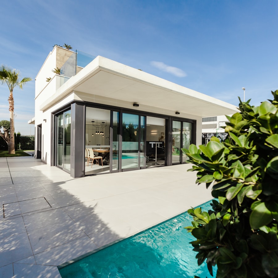 Résidence contemporaine avec piscine
